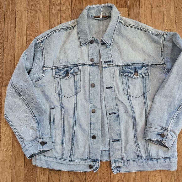 Free People Oversized Denim Trucker Jacket Size XS - Picture 1 of 9